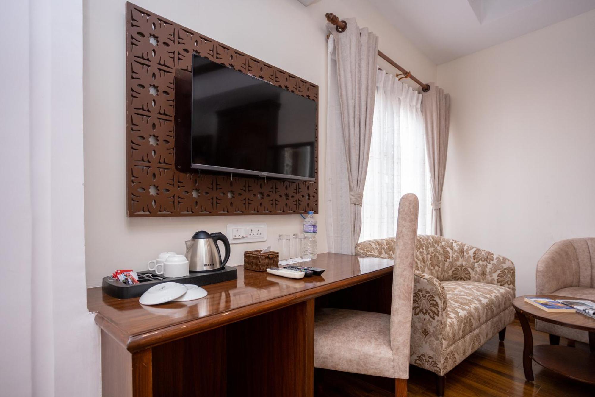 Airport Himalaya Boutique Hotel Kathmandu Ngoại thất bức ảnh