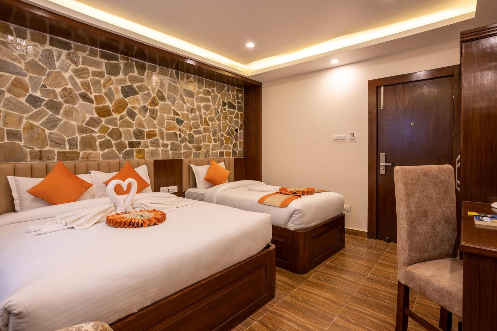 Airport Himalaya Boutique Hotel Kathmandu Ngoại thất bức ảnh