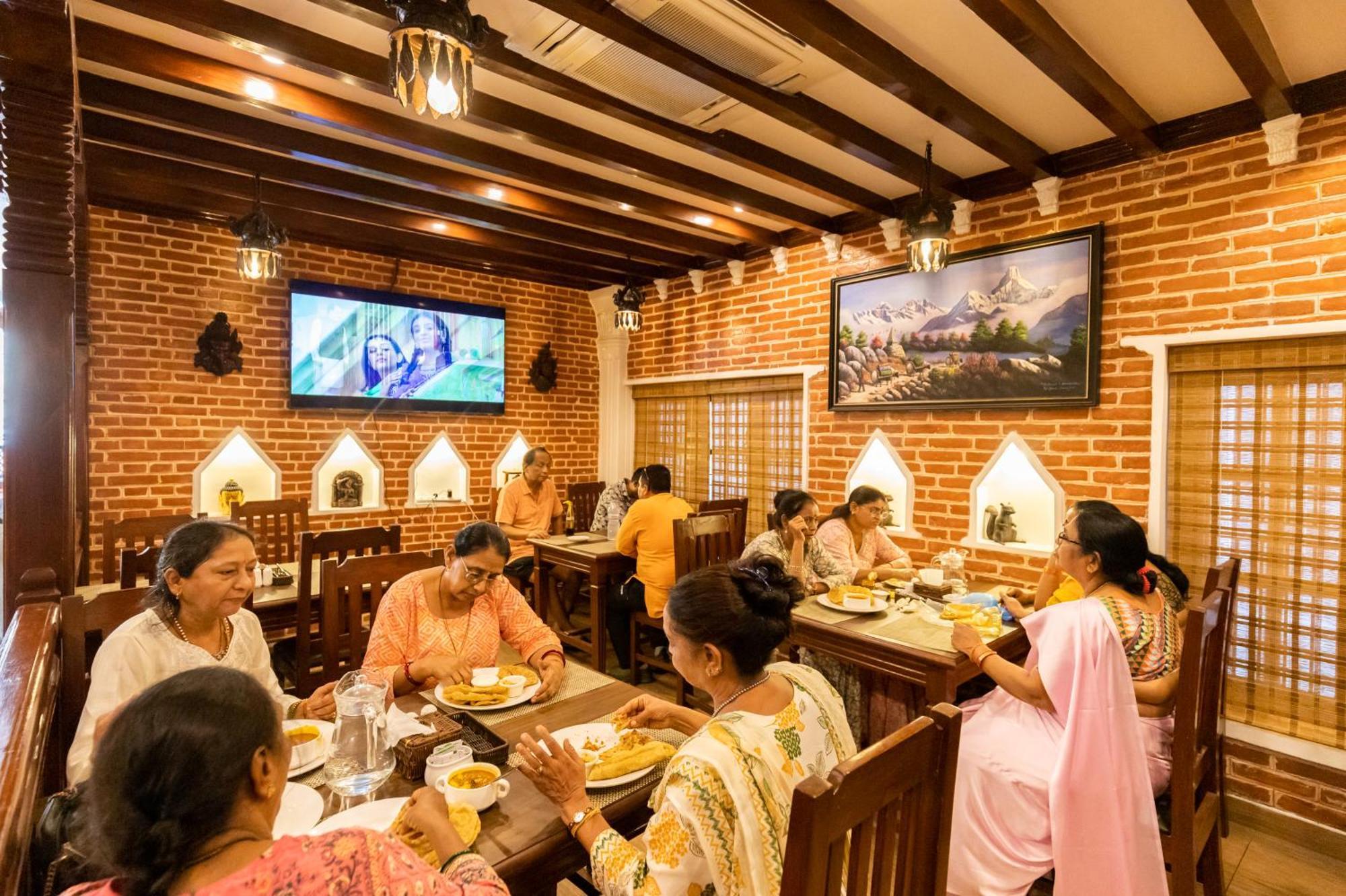 Airport Himalaya Boutique Hotel Kathmandu Ngoại thất bức ảnh