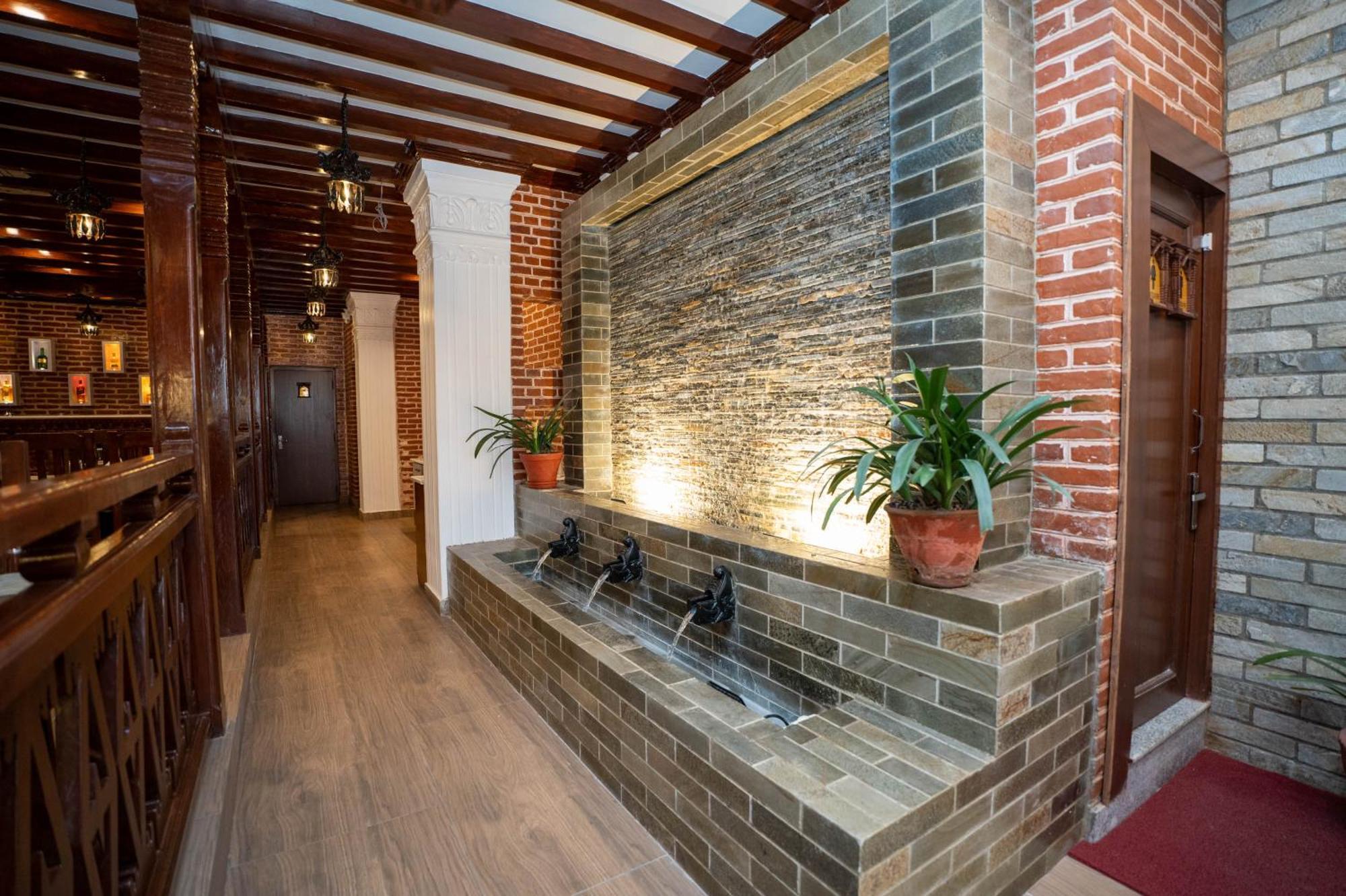 Airport Himalaya Boutique Hotel Kathmandu Ngoại thất bức ảnh